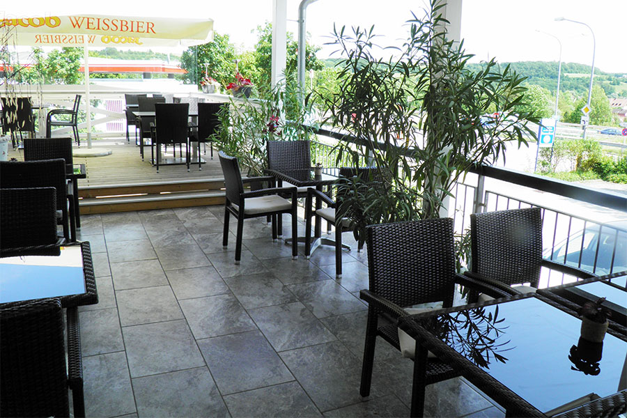 Terrasse und Biergarten im Donau-Hotel Sinzing